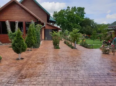 Terasă exterioară cu design natural